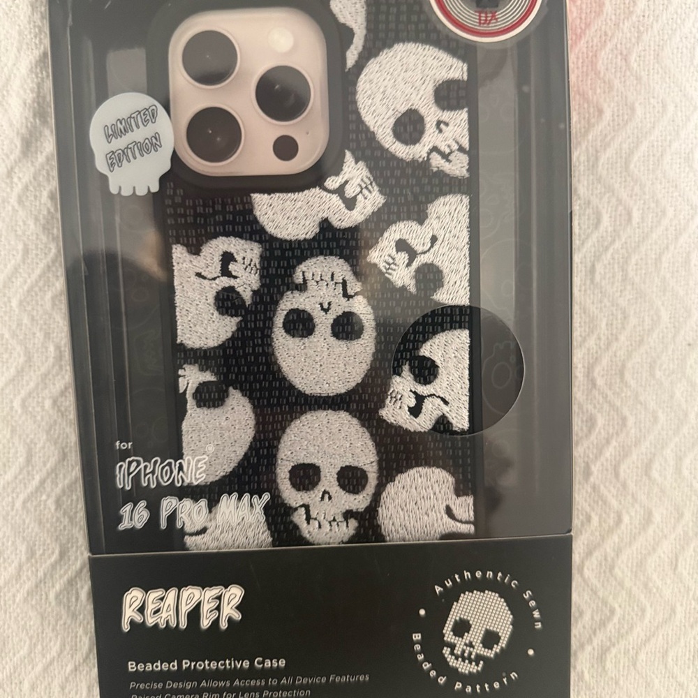 NWT Reaper Beaded Protective Case B/W fiPhone 15 ,14.13 .iPhone 16 pro max